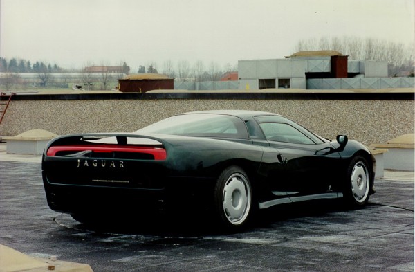 1995_Jaguar_XJ220Pininfarina2