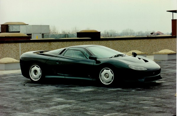 Pininfarina_Jaguar_XJ220_Brunei_1995_02