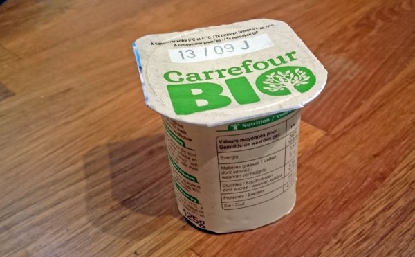 Un yaourt Carrefour Bio au lait entier issu de France