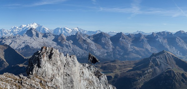 Le superhéros Batman dans la montagne