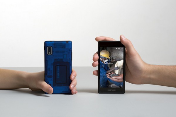 Le Fairphone 2, devant et derrière