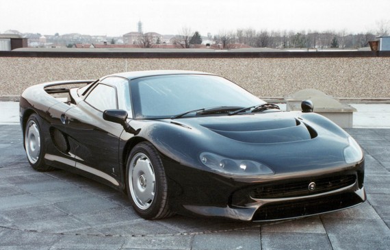 La Jaguar XJ 220 carrossée par Pininfarina (avant)