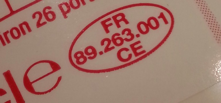 Le code emballage EMB sur un flacon de crème fleurette