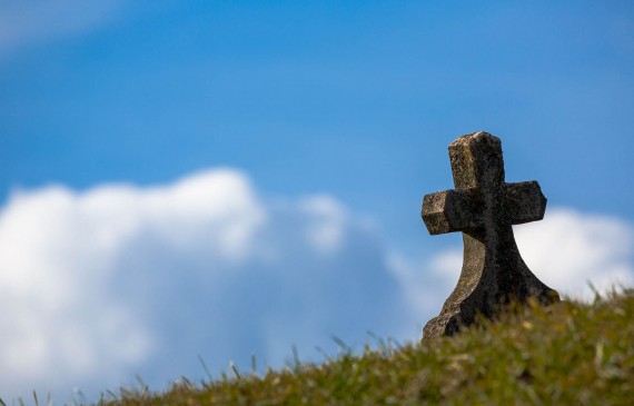 Une tombe - Article sur la mortalité en France