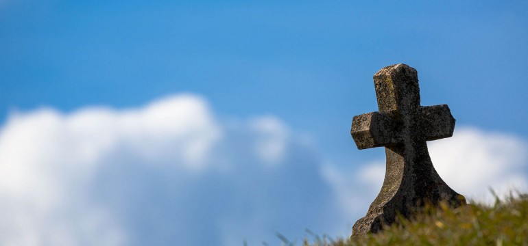 Une tombe - Article sur la mortalité en France