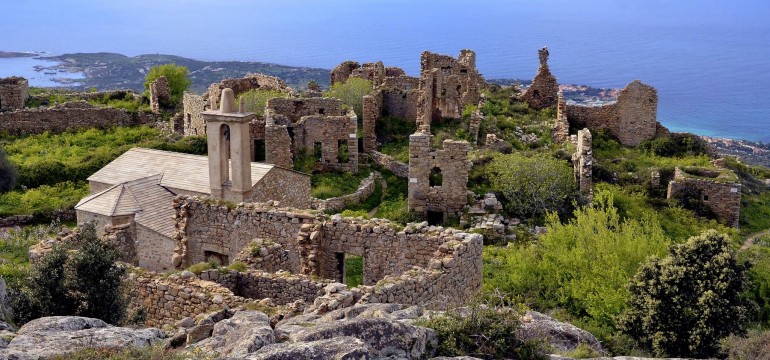 LONE WOLF - Loup Solitaire D20 Le-village-abandonne-d-occi-en-corse-770x360