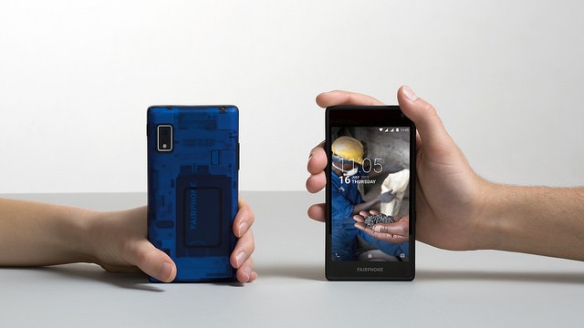 Le Fairphone 2, devant et derrière